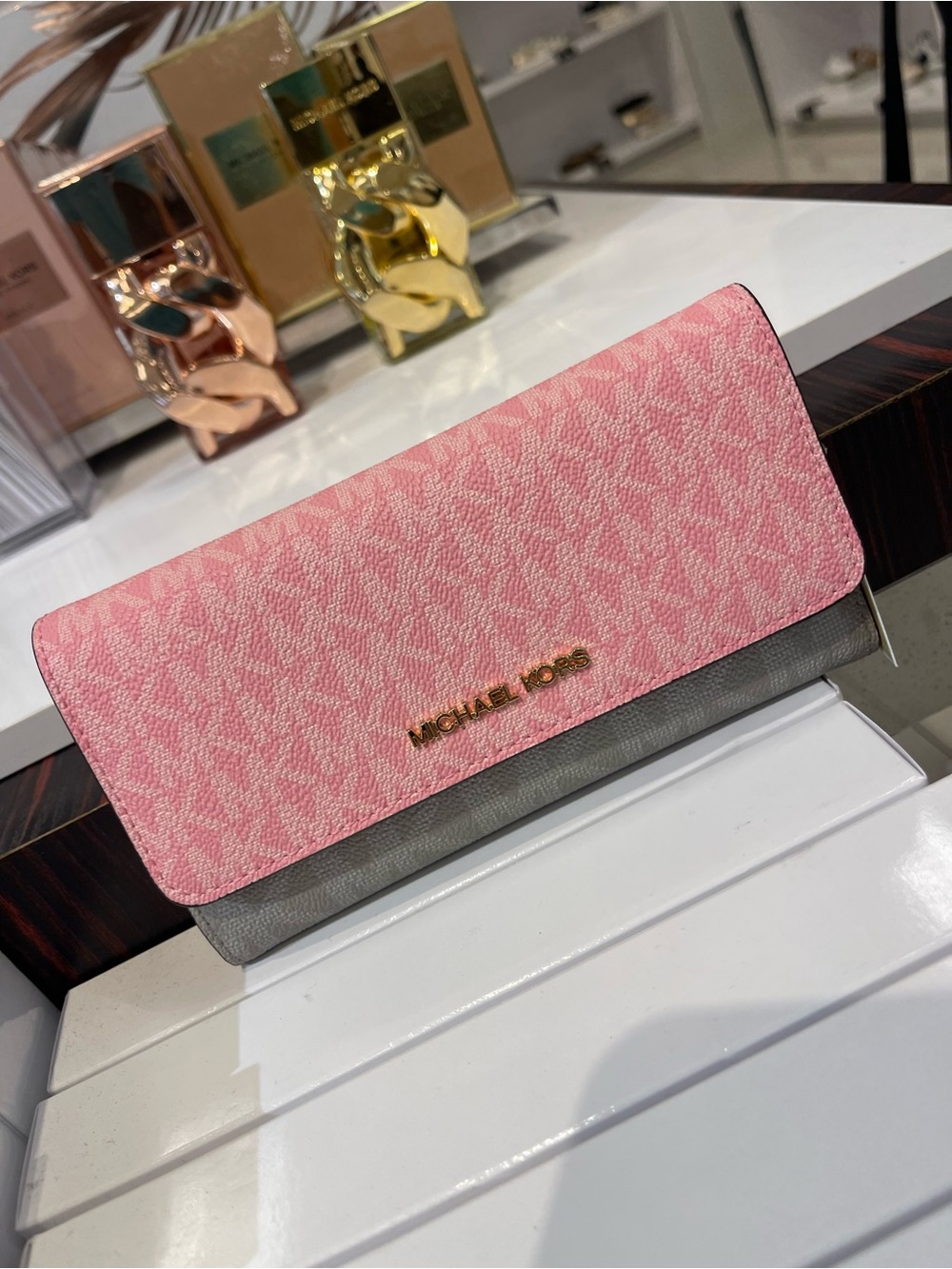 Michael Kors Jet Set Travl Signature Logo Tri-Fold Wallet Trifold 
Carnation
NWT - Picture 7 of 16